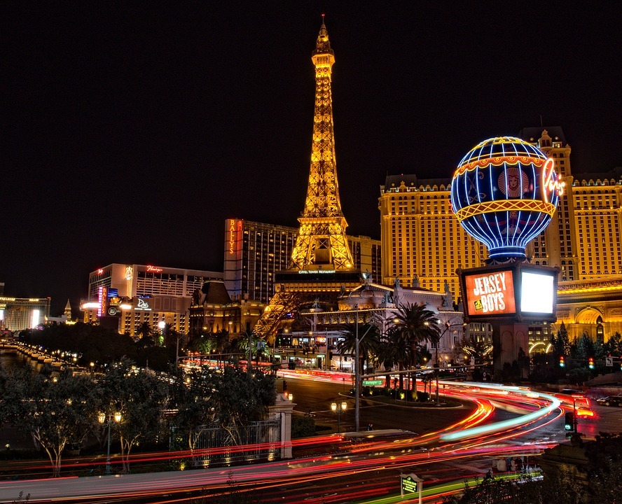 What makes nightclubs in Las Vegas special