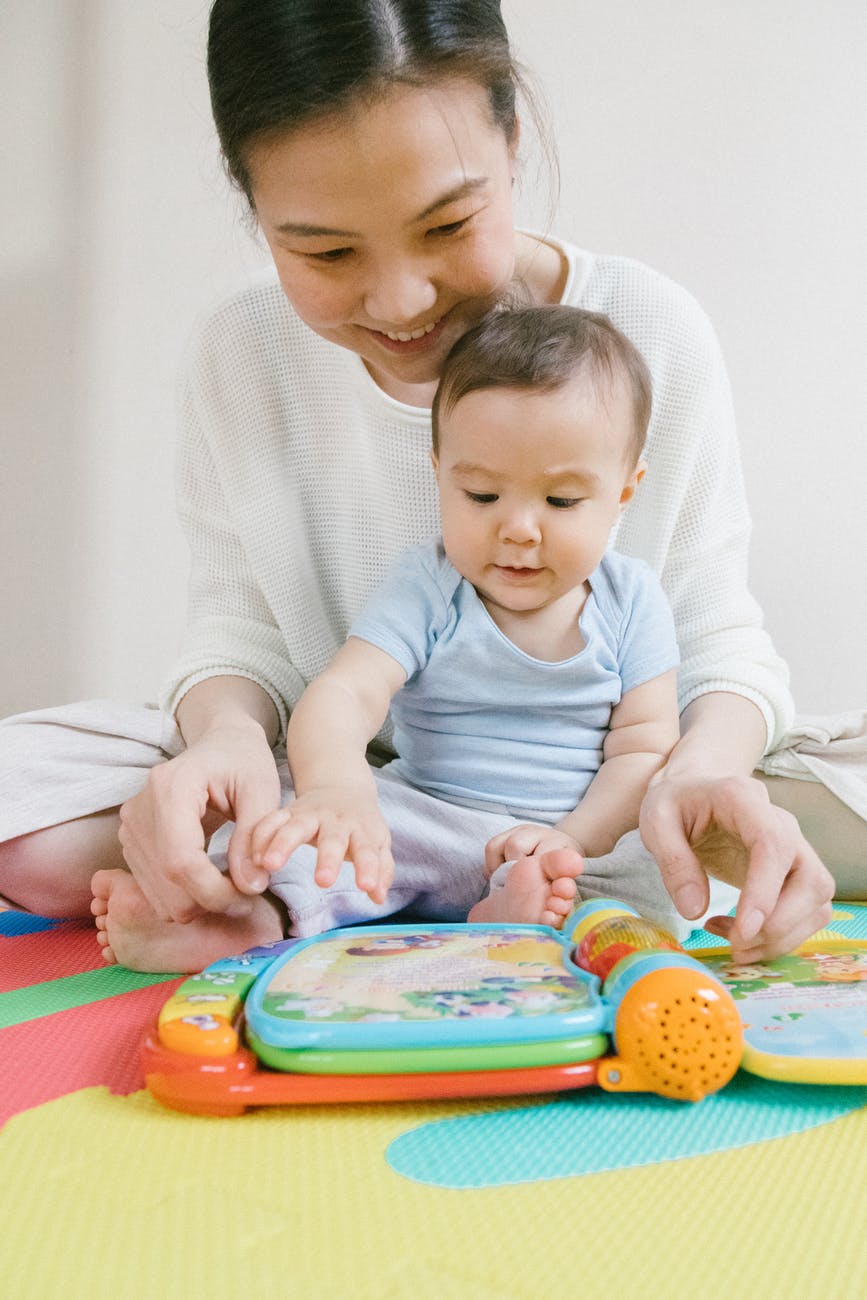 Finding The Age-appropriate Toys For Your Infant (0-24 months)