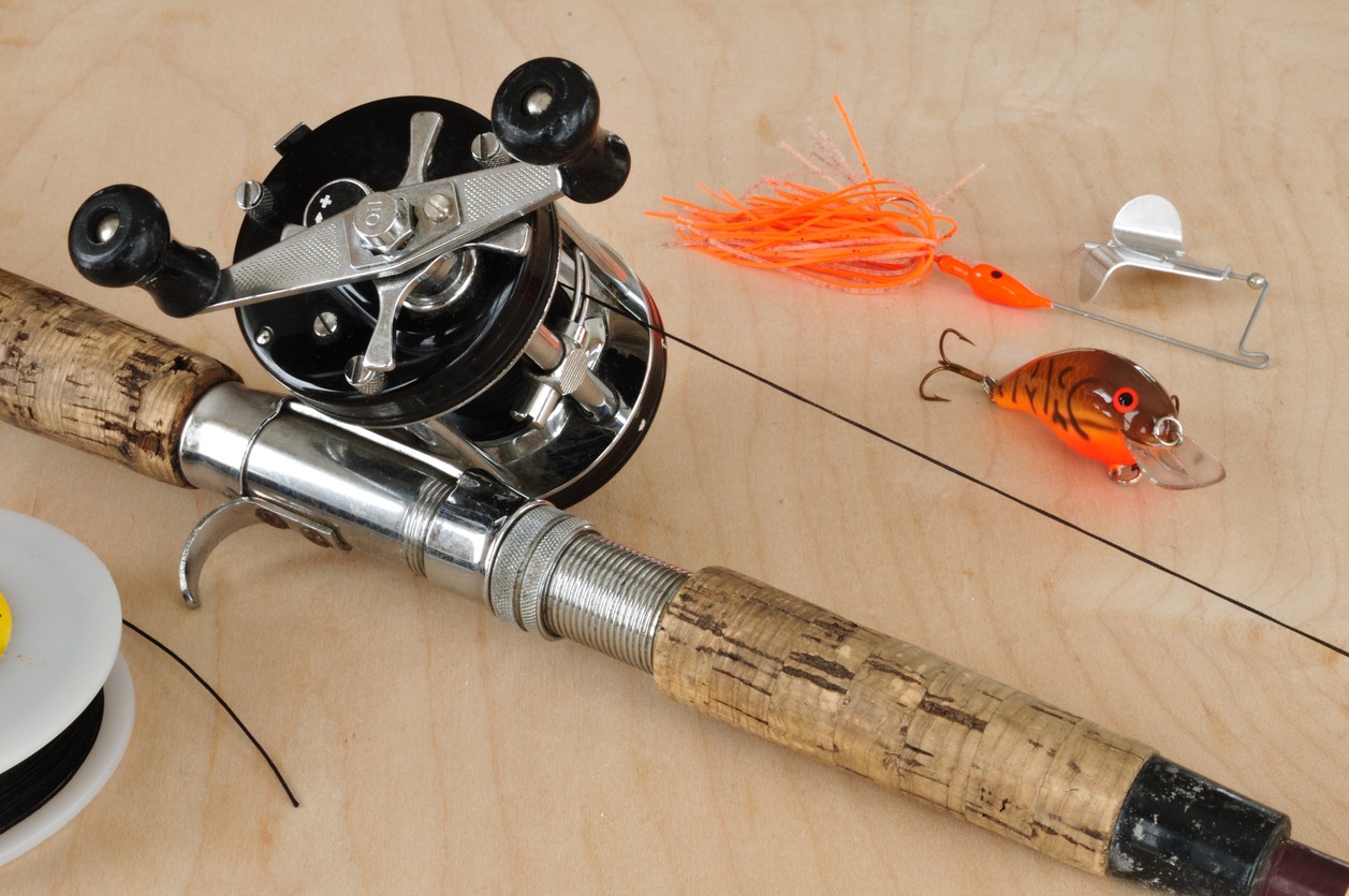fishing reel with two lure 